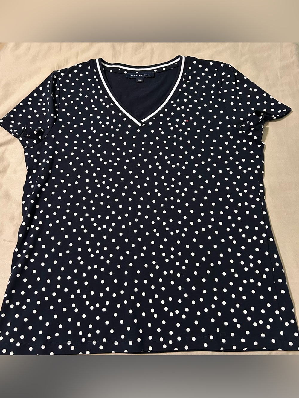 Tommy Hilfiger Classic Preppy Polka Dot Navy V-Neck Ladies Top, Size Large.